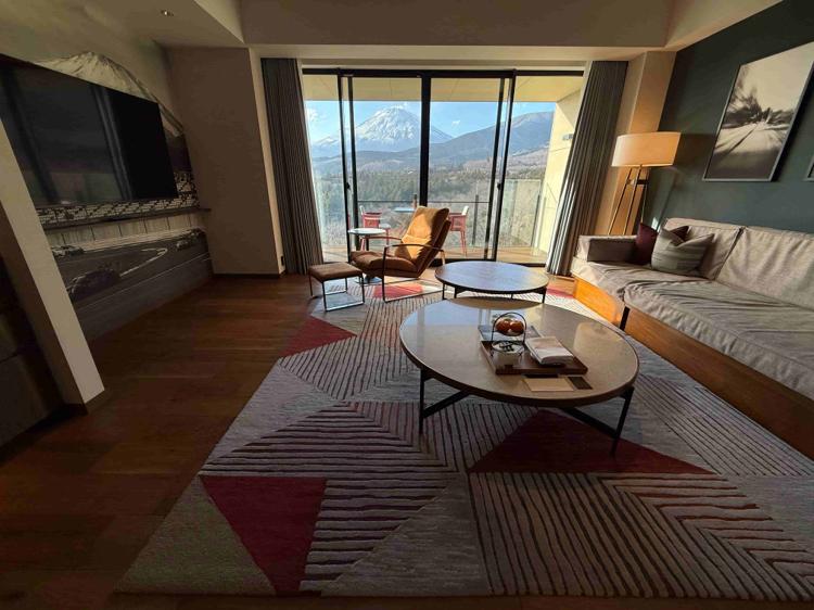 富士スピードウェイホテル グランプリコーナースイート 富士山ビューからWFH