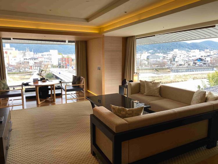 ザ・リッツ・カールトン京都 コーナースイートMINAMIからWork From Hotel