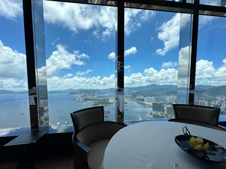 ザ・リッツ・カールトン香港 天龍軒で贅沢な夏のBlack Pearl Degustation Menuとプーアル茶