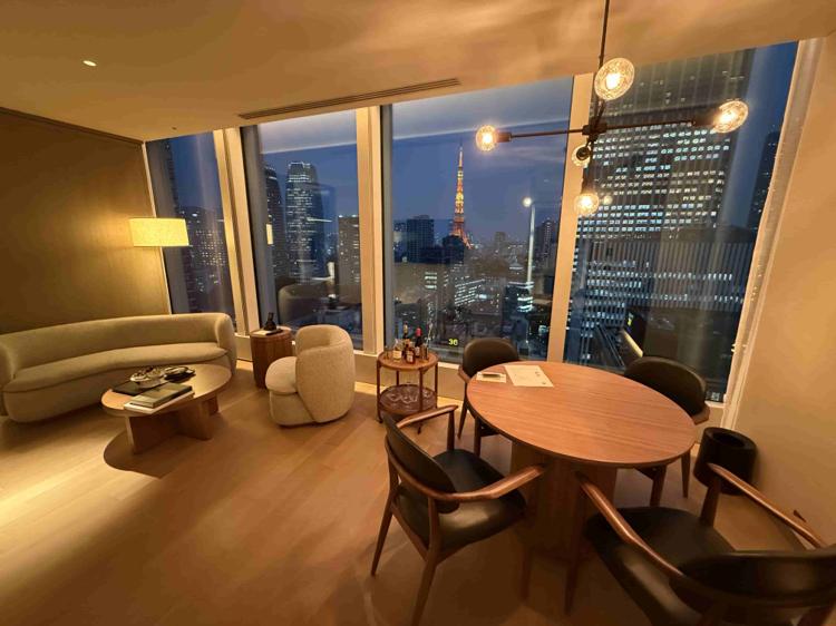 ホテル虎ノ門ヒルズ コーナースイートパノラマタワービューからWork From Hotel