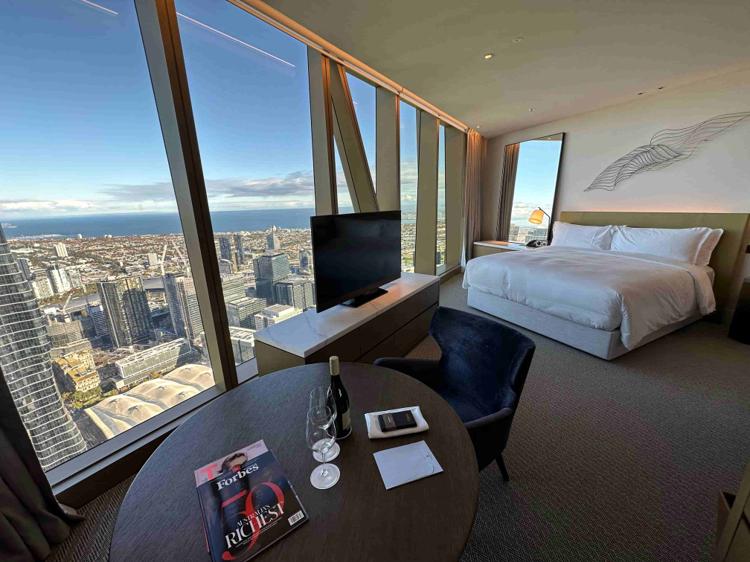 ザ・リッツ・カールトンメルボルン プレミアルームからWork From Hotel