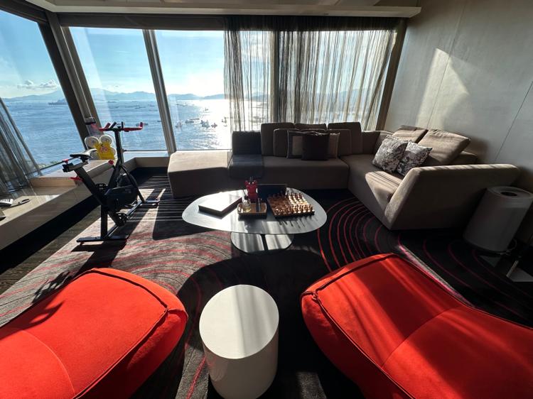W香港 WOWスイートからWork From Hotel