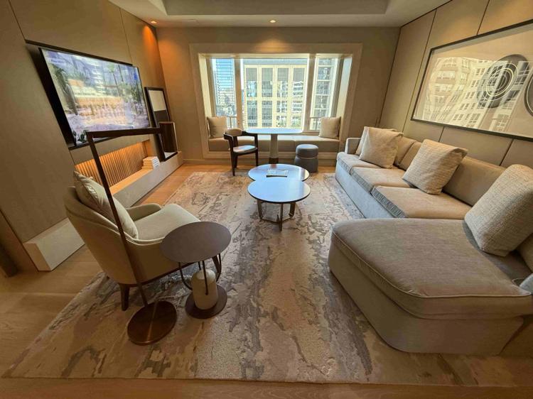 パークハイアットシカゴ シカゴアベニュースイートからWork From Hotel